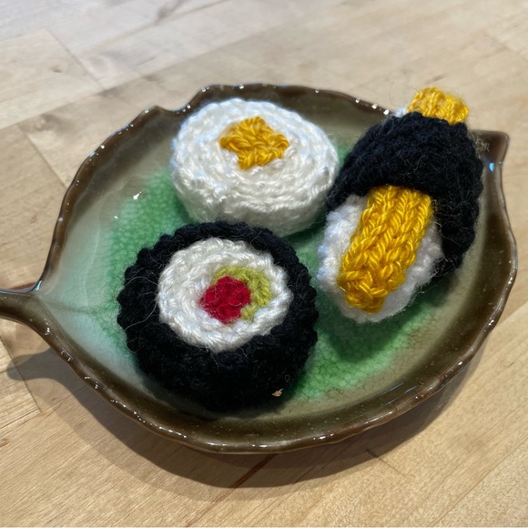 NWOT Handmade Decorative Knit Sushi Display - Picture 3 of 4
